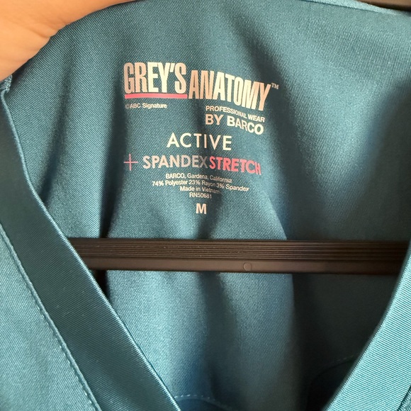 Grey’s Anatomy by Barco Scrub Top - Picture 4 of 6
